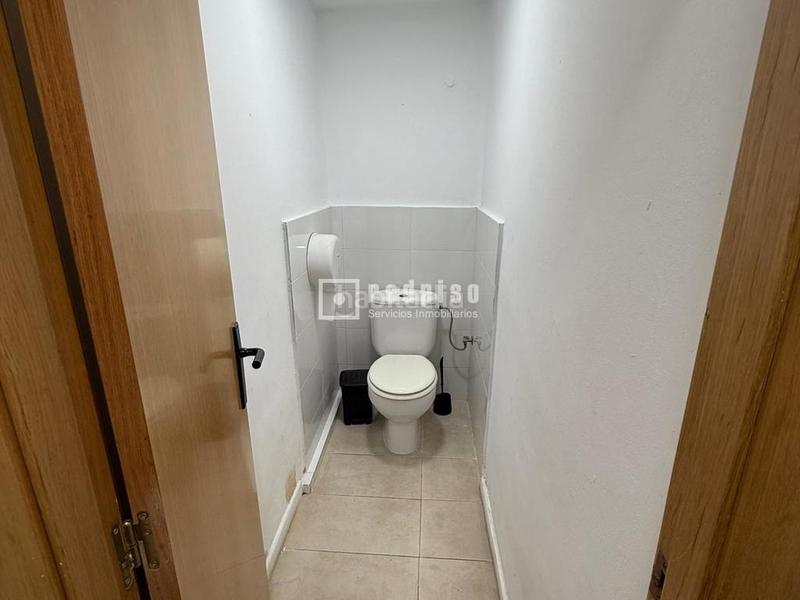 Foto 84970bb4-99ad-444f-874e-360759ca5f94. Local comercial se traspasa cafetería con licencia activa en local esquinero en Valencia