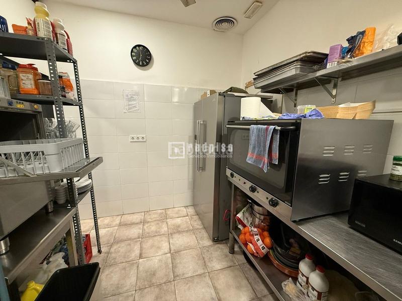 Foto 9b206367-35e3-4843-9845-7d07247f3566. Local comercial se traspasa cafetería con licencia activa en local esquinero en Valencia