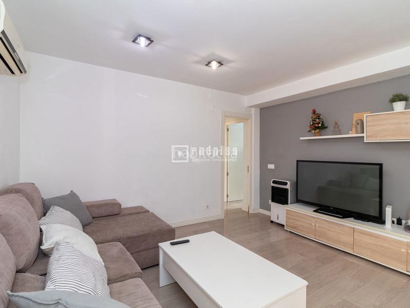 Foto 416e874c-781e-4533-b320-c90ed0dc5dbc. Piso  reformado en 7ma planta a la venta en El Grau Valencia