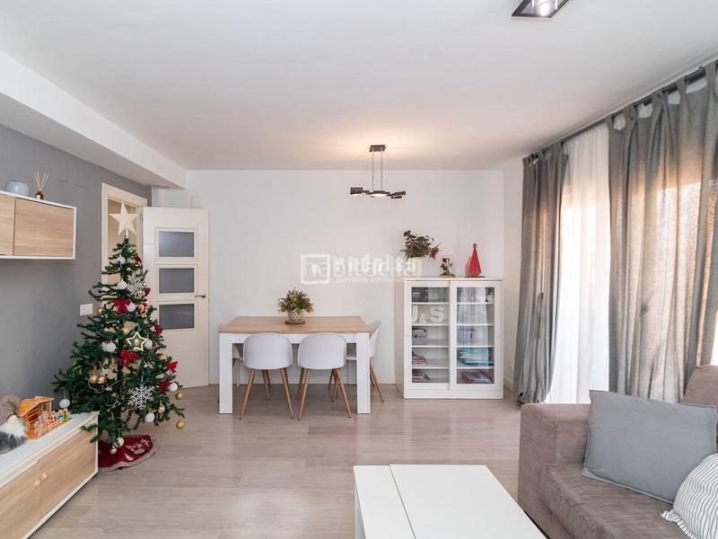 Foto dabe6e2f-bfd0-49b5-be79-19b72df2fd16. Piso  reformado en 7ma planta a la venta en El Grau Valencia