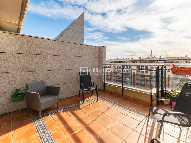 Foto 935e44df-e588-41a8-b355-e97dcce32487. Dúplex atico duplex en venta en av. francia en Penya-Roja - Avda. Francia Valencia