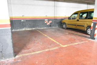 Car parking in Barri del Centre. Parking en venta en centre