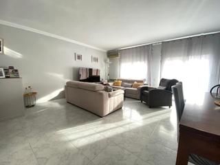Casa adossada  Avenida avinguda de l'estatut. Chalet adosado en venta en zona céntrica
