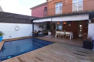 Casa a Molí de Vent-La Sauleda. Chalet con piscinajacuzzi y garaje doble en zona tranquila