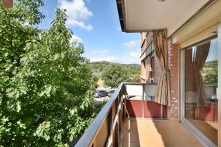 Etagenwohnung  Carrer tremp, de. Piso fucional y luminoso en can jofresa