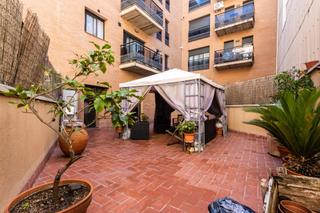 Rez-de-chaussée  Marinel.lo bosch,de. Planta baja con terraza de 64 m en cementeri vell