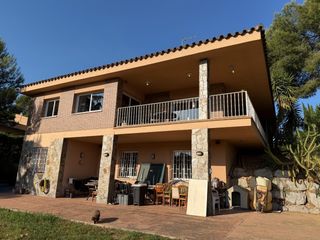 Chalet in Castellarnau. Chalet exclusivo con jardín en castellarnau, sabadell