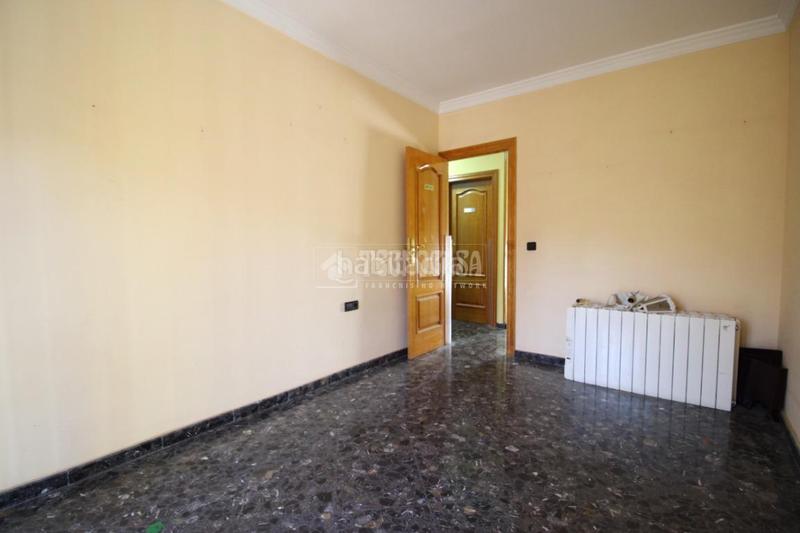 Foto 5d69a9f0-8976-486c-b65e-ac26b6a6acbd. Casa bifamiliare in San Cayetano Churriana de la Vega