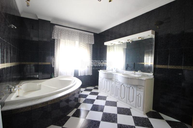 Foto bea894c7-0d62-4eff-b52c-1bd474e2f814. Casa bifamiliare in San Cayetano Churriana de la Vega