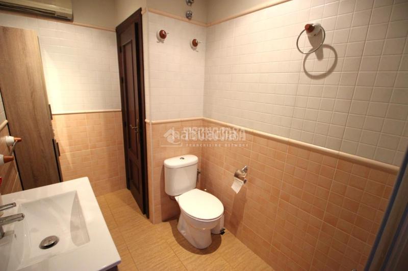 Foto b99d66d8-e2cd-4bea-a761-2dd271fcb2bc. Casa pareada casa en venta en Casco Histórico Churriana de la Vega