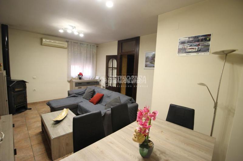 Foto bf1ef9fa-949a-45a9-b00f-d60e6be8a9d3. Casa pareada casa en venta en Casco Histórico Churriana de la Vega