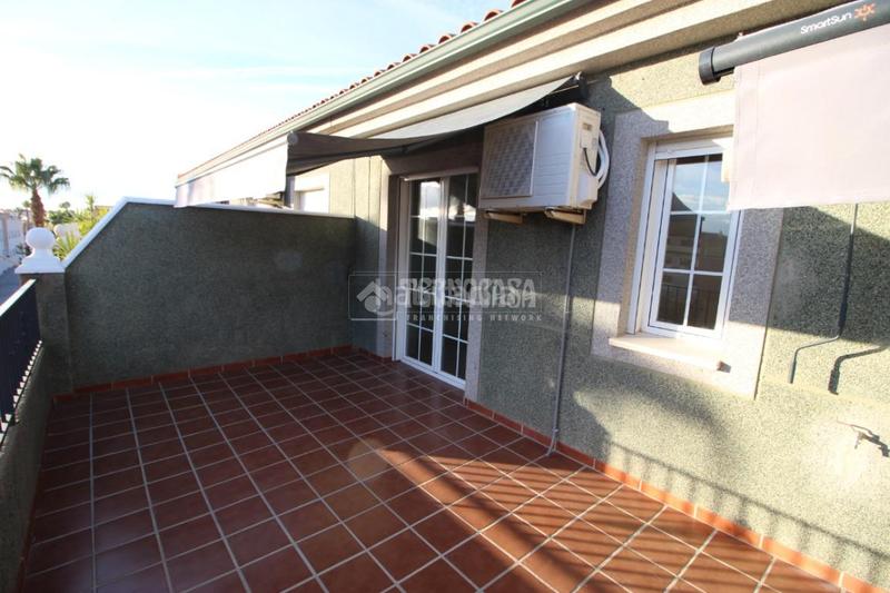 Foto 715641bb-177a-43f4-9f4d-4aa633a4b808. Ático  en venta en Casco Histórico Churriana de la Vega