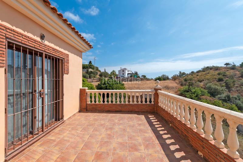 Foto b3986231-f89f-4c27-b877-4802a9f281b5. Xalet amb aparcament a Lo Cea Rincón de la Victoria