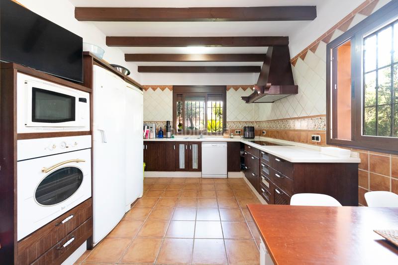 Foto d0fd84ae-9786-48b2-86ee-3c146f24610e. Xalet amb aparcament a Lo Cea Rincón de la Victoria