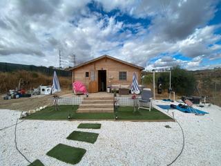 Masia  Calle cáceres 23. Terreno con casa de madera
