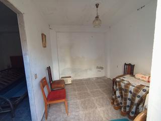 Casa aparellada a Calle ceuta 4a. Posibilidad de construir 2 viviendas