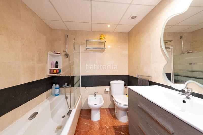 Foto 5e75c427-3b5b-4d0f-a679-a12cfabca0a9. Piso en calle arenisca 25 piso en zona santa cristina en Málaga