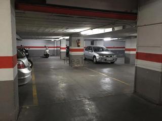 Aparcament cotxe a Calle arango 8. Plaza amplia de garaje zona mármoles