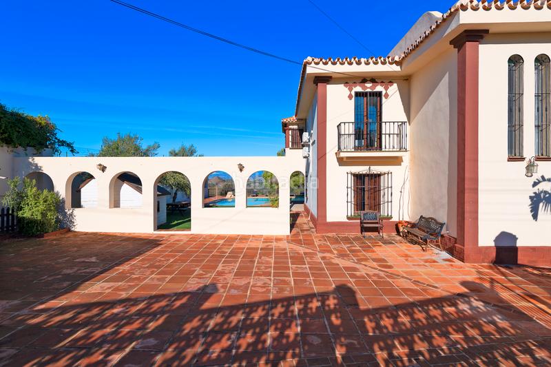 Foto e5f1ce70-d9b9-414c-a054-e82c1a7dd9bc. Xalet amb xemeneia piscina a Pinos de Alhaurín Alhaurín de la Torre