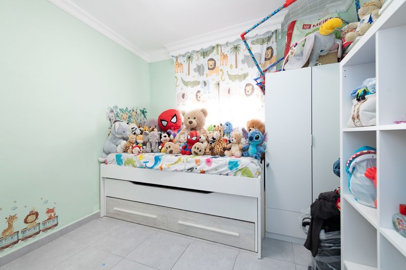 Foto 7c4e2c49-691a-4df9-a499-7ebecf13b39a. Pis a calle serrano fernández 5 a Barrio de Ciudad Jardín Málaga