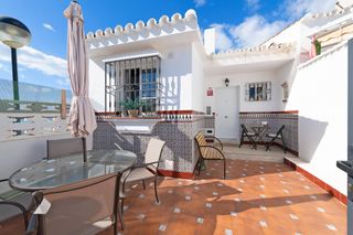 Casa adossada  Calle montecillo. Fantástico chalet adosado con vistas al mar y a la bahía de mála