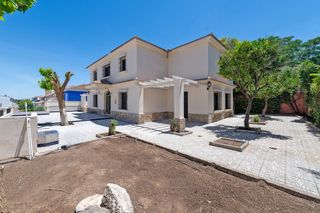 Chalet  Calle juan de vílches 7. Chalet independiente en antequera