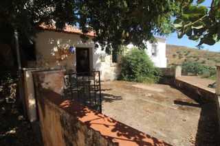 Masia  Calle la cuesta. Casa con terreno en puerto de la torre