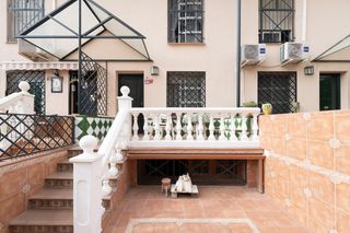 Casa bifamiliare  Avenida carlos haya 82. Chalet pareado en carlos haya