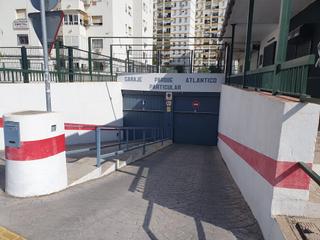 Parking voiture à Grupo parque atlántico 5. Garaje y trastero amplio