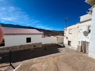 Masia a Calle castillo poniente 8. ¡acogedora casa de pueblo en un entorno rural impresionante!