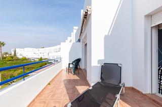 Casa aparellada a Avenida tortuga boba 28. Impresionante chalet adosado en primera línea y vistas al mar