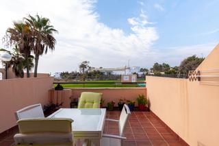 Apartament a Calle aguadulce 4. Bajo en urbanización naturista y en primera linea de playa