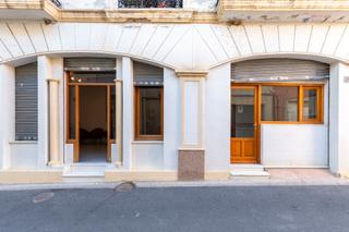 Local Comercial en Calle Jacinto Anglada 5