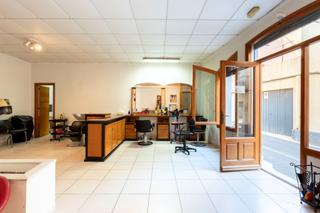 Local Comercial a Calle jacinto anglada 5. ¡oportunidad única en el corazón de vera!