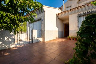 Xalet a Calle huelva 4. Casa independiente en chirivel - tu refugio ideal