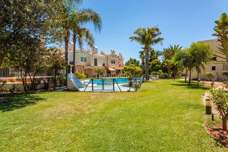 Foto ca3c0ccf-44c7-4b77-b9ef-725e036d70bd. Casa adossada amb aparcament piscina a Vera playa naturista Vera