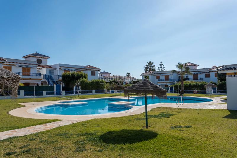 Foto d9541055-9573-4d39-a42c-9e4056b83aff. Casa aparellada amb aparcament piscina a El Playazo Vera