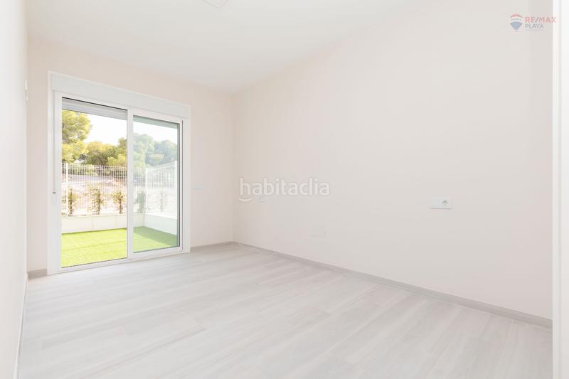 Foto fda87d07-7c4a-4bf4-994e-67d42175295d. Erdgeschoss mit parking pool in El Playazo Vera