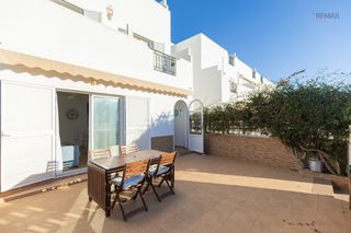 Casa adossada a Calle magallanes 142. ¡adosado de ensueño con vistas de película en vera playa!