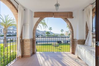 Apartament en Avenida ca�ada juli�n 8. **piso en vera playa - al �ndalus hills**