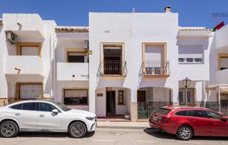 Semi detached house  Calle marina del faro. Una gran oportunidad, para reformar a 200 metros de la playa