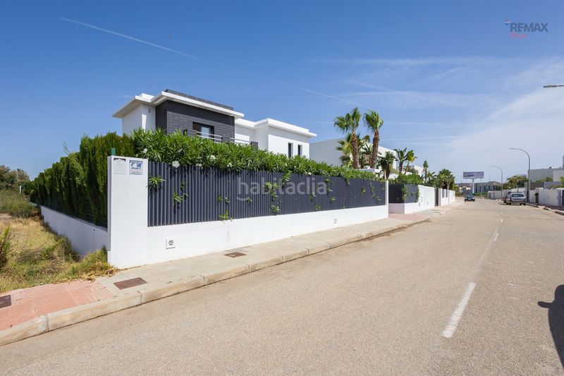 Foto e486643a-3d2f-4aea-88e5-90fe8d98ec07. Xalet amb aparcament piscina a puerto Vera Vera