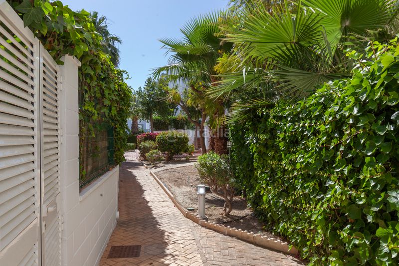 Foto 25e8b087-7145-4a53-95c8-fc5d7dfd7e79. Apartament amb piscina a Puerto Rey Vera