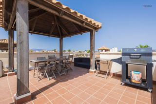 �tic  Avenida alhambra. �tico con sol�rium privado en vera playa