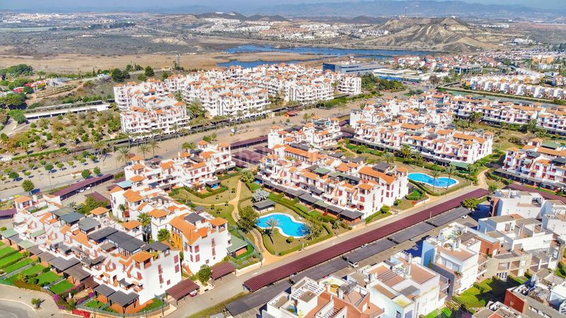 Foto 4da6e5e1-12ce-4b4f-b988-3da32a66e760. Apartament amb aparcament piscina a El Playazo Vera
