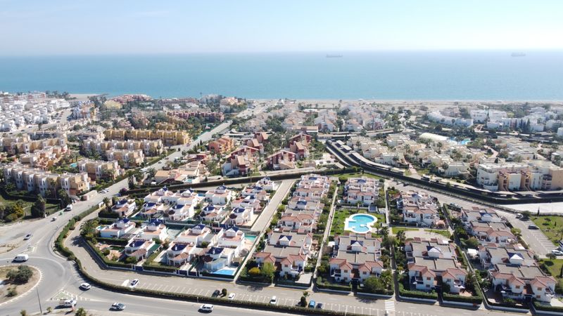 Foto 6d10fa55-7f07-4ae4-acab-99d54a41a6f9. Àtic amb aparcament piscina a Vera playa naturista Vera