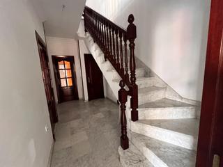 Casa  Calle comandante ruiz marcet. Vivienda 2 plantas en pleno centro de san fernando.