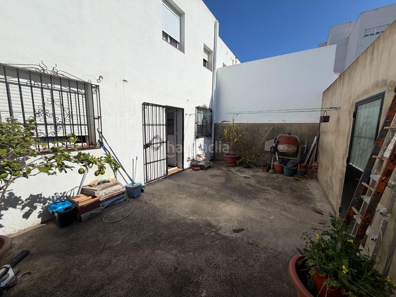 Foto 4259cd12-d681-41a6-bb9f-55b9ccb3cf7a. Casa adossada a Ronda del Estero San Fernando