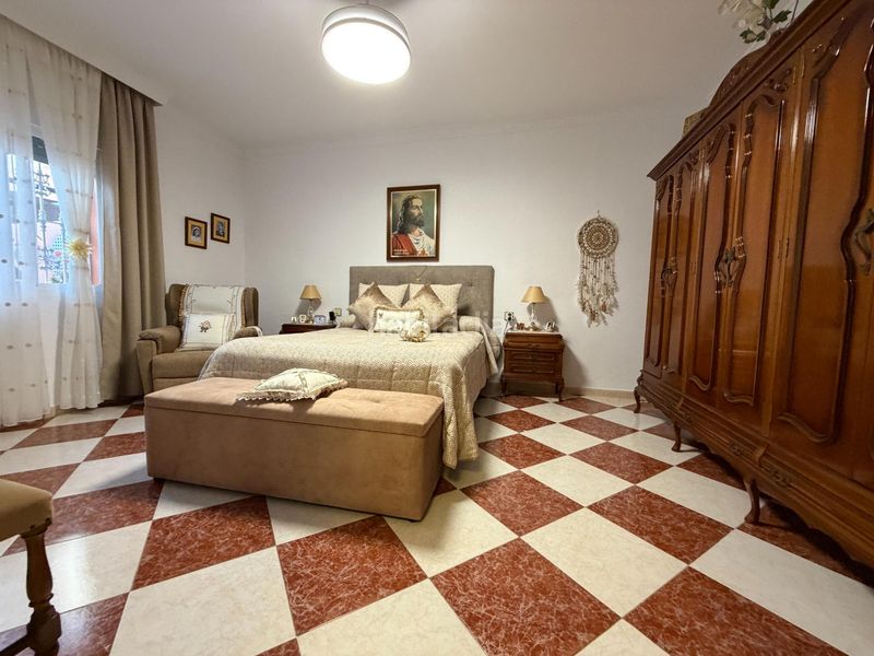 Foto a44cd6e2-f6ea-48a1-b4d0-e1a31c0e74ce. Casa amb aparcament a Camposoto - Gallineras San Fernando