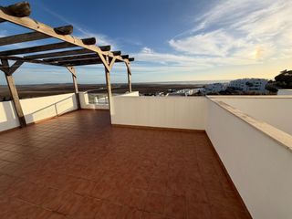 Semi detached house  Emilia pardo bazan. Vivienda adosada con piscina, licencia turística y solárium con
